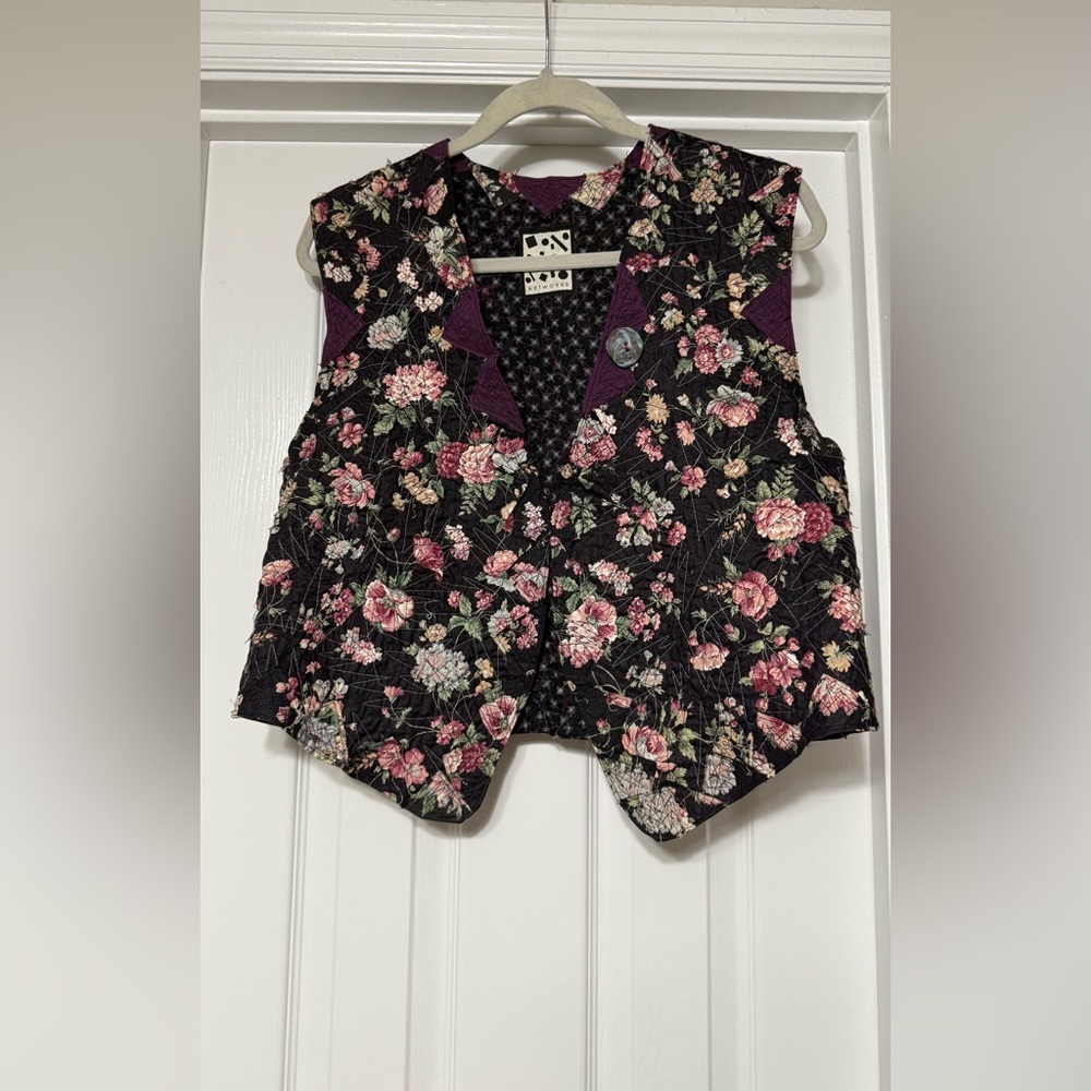 Artworks floral patterned quilted vest Artsy Eclectic Handmade - Picture 2 of 5